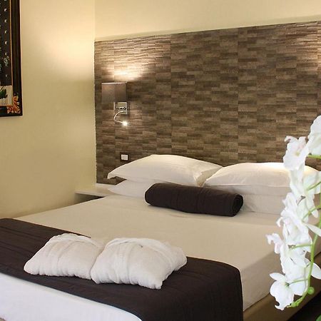 Boutique Hotel Piazza Carita نابولي المظهر الخارجي الصورة