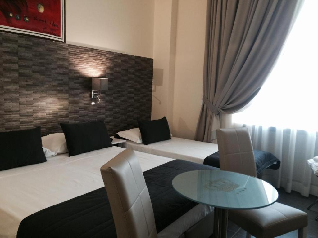 Boutique Hotel Piazza Carita نابولي المظهر الخارجي الصورة