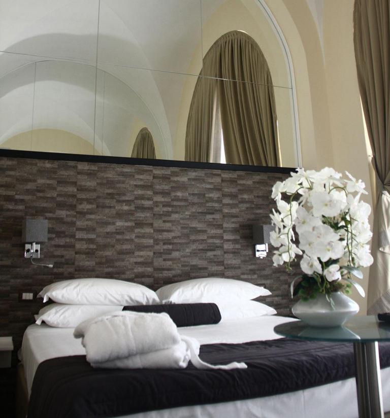 Boutique Hotel Piazza Carita نابولي المظهر الخارجي الصورة